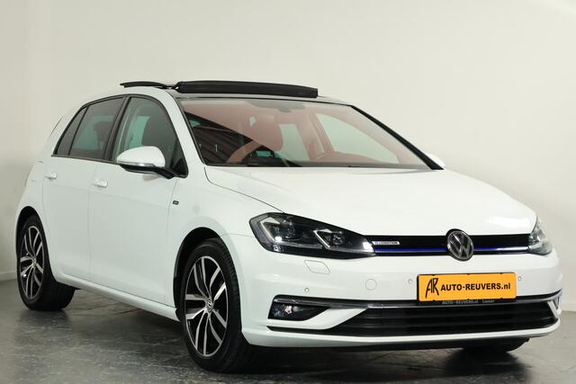 Volkswagen GOLF 1.5 TSI Highline JOIN Panorama / Opendak / DSG / Dynamic LED / Navi