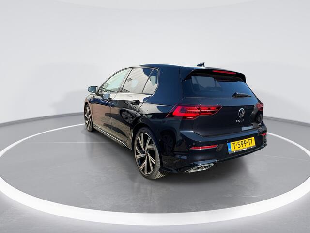 Volkswagen GOLF 1.5 eTSI 150pk DSG R-Line · Panoramadak · Camera · Apple/Android Car Play · Stoelverwarming · Dodehoeksensoren · 18'' velgen ·