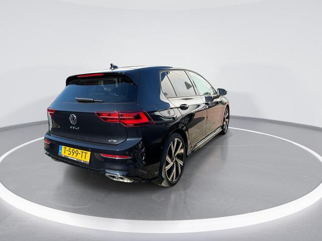 Volkswagen GOLF 1.5 eTSI 150pk DSG R-Line · Panoramadak · Camera · Apple/Android Car Play · Stoelverwarming · Dodehoeksensoren · 18'' velgen ·