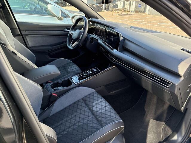 Volkswagen GOLF 1.5 eTSI 150pk DSG R-Line · Panoramadak · Camera · Apple/Android Car Play · Stoelverwarming · Dodehoeksensoren · 18'' velgen ·