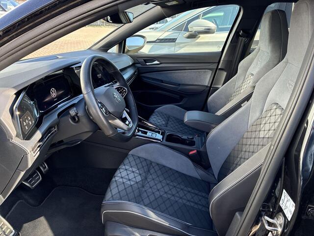 Volkswagen GOLF 1.5 eTSI 150pk DSG R-Line · Panoramadak · Camera · Apple/Android Car Play · Stoelverwarming · Dodehoeksensoren · 18'' velgen ·