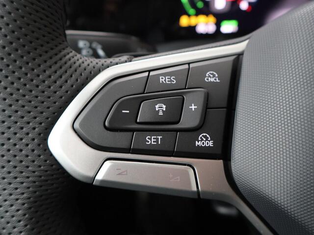 Volkswagen GOLF 8 GTE 1.5 eHybrid 200 kW / 272 PK Hatchback 6-DSG | Panoramadak | Black Style |