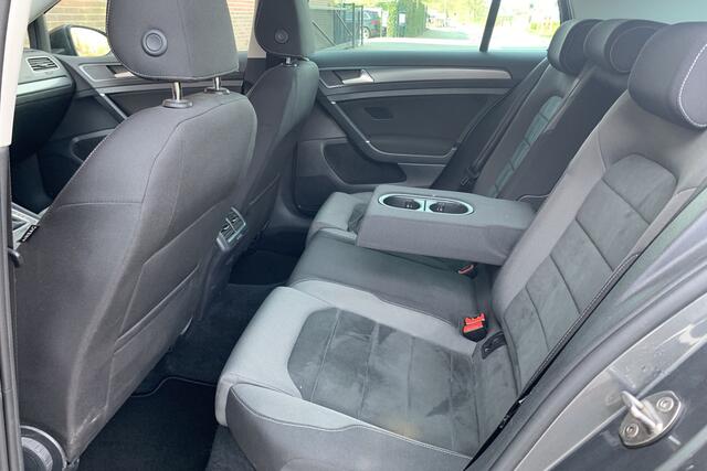 Volkswagen GOLF 1.6 TDI DSG Comfortline Business, Origineel NL, Carplay, Adaptive Cruise, Stoelverwarming, PDC, Navigatie, Massage.