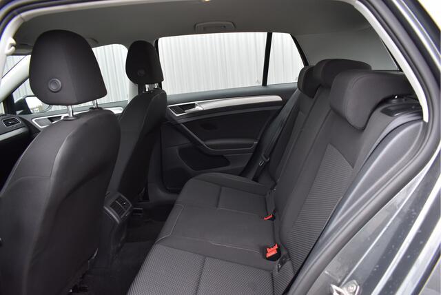 Volkswagen GOLF 1.0 TSI Trendline Cruise, Trekhaak, Climatronic, Origineel NL