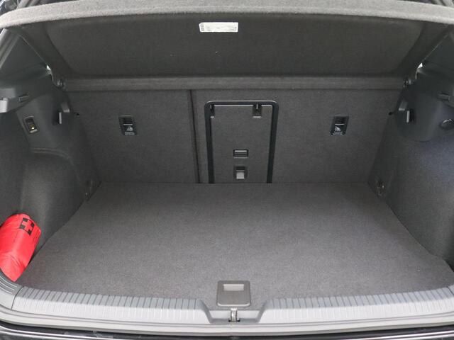 Volkswagen GOLF 1.5 eHybrid GTE 272PK DSG SOH 100%, Pano-Schuifdak, Trekhaak, Black Style, Leder, 360gr. Camera, Head-Up Display, 18" LM Velgen, Matrix LED-Verlichting, Memorystoel