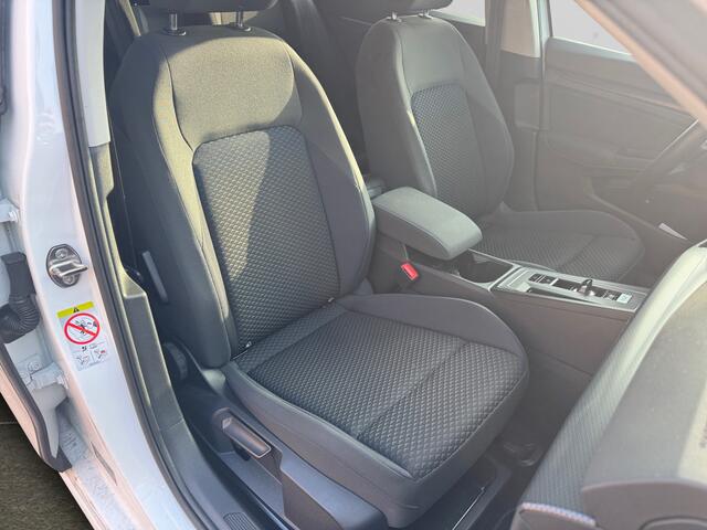 Volkswagen GOLF 1.0 eTSI Life Business Aut- Stuur/Stoelverwarming, Camera, Carplay, Android Auto, Sfeerverlichting, Ada Cruise