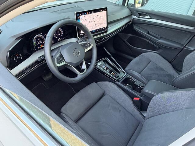 Volkswagen GOLF 1.5 eHybrid 204pk Style | 360 Camera | Ergo stoel | Adapt. Cruise | Rijklaar incl. 5 jaar Fabrieksgarantie