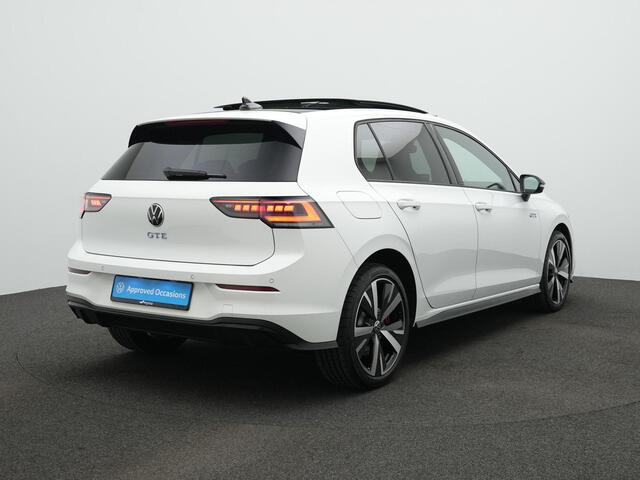 Volkswagen GOLF 1.5 eHybrid 272 pk DSG GTE | Panoramadak | 360 Camera | Head-up display | IQ Light | Stuur-/stoelverwarming