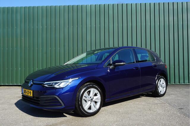 Volkswagen GOLF 1.0 TSI 110pk Life + Carplay/ Navi/ ACC/ Parkeersensoren/ Mooi/ Garantie!