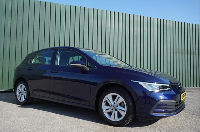 Volkswagen GOLF 1.0 TSI 110pk Life + Carplay/ Navi/ ACC/ Parkeersensoren/ Mooi/ Garantie!