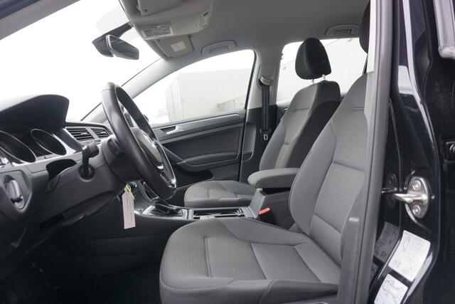 Volkswagen GOLF 1.0 TSI Automaat Comfortline | CAMERA | STOELVERWARMING | NAVI/CARPLAY | ECC |