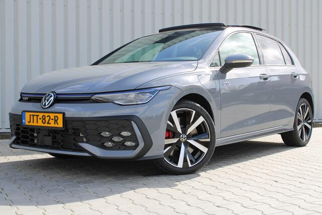 Volkswagen GOLF 1.5 eHybrid GTE | Panorama dak | Stoel/Stuur verwarming | 360° Camera | Schuif/Kantel dak | Adaptive cruise controler | Keyless start | Apple CarPlay/Android Auto | IQ.Lights | Climate controle | Parkeersensoren | Navigatie |