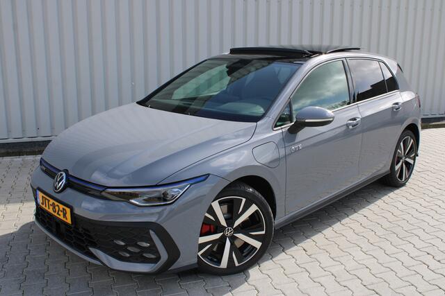 Volkswagen GOLF 1.5 eHybrid GTE | Panorama dak | Stoel/Stuur verwarming | 360° Camera | Schuif/Kantel dak | Adaptive cruise controler | Keyless start | Apple CarPlay/Android Auto | IQ.Lights | Climate controle | Parkeersensoren | Navigatie |