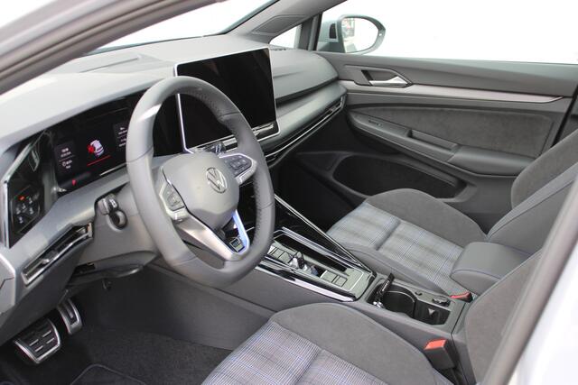 Volkswagen GOLF 1.5 eHybrid GTE | Panorama dak | Stoel/Stuur verwarming | 360° Camera | Schuif/Kantel dak | Adaptive cruise controler | Keyless start | Apple CarPlay/Android Auto | IQ.Lights | Climate controle | Parkeersensoren | Navigatie |