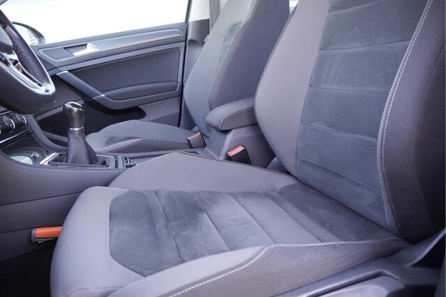 Volkswagen GOLF Variant 1.6 TDI Highline Business BJ2020 Lmv 16" | Led | Pdc | App-Connect | Navi | Climate control | Cruise control | Sportstoelen | Verwarmde voorstoelen | Getint glas