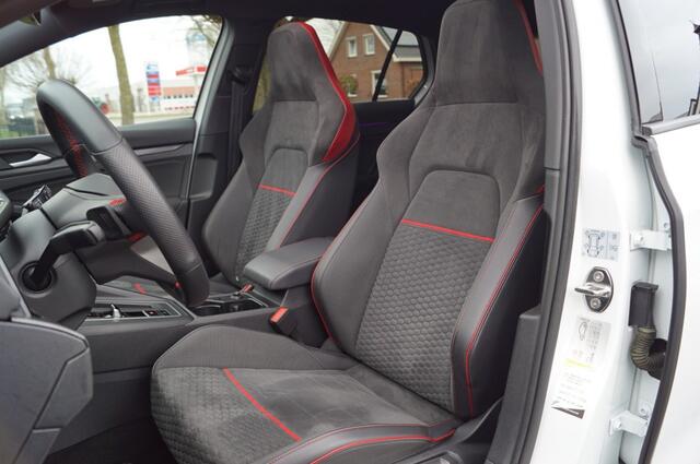 Volkswagen GOLF GTI Clubsport 2.0 TSI (300pk) DSG IQ Light/Pano/Keyless/Camera/ACC/Black style