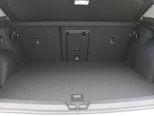 Volkswagen GOLF 1.5 eHybrid Life Edition 204PK DSG Trekhaak, Memorystoel, Ergo Active Stoelen, 17" LM Velgen, Keyless, Side Assist, Stoel-Stuurverwarming, Navi via Apple Carplay/Android Auto