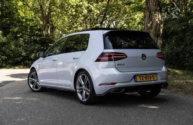 Volkswagen GOLF 1.5 TSI Highline Business R ,PANORAMDAK , BOEKJES,NAP EN ONDERHOUDSHISTORIE