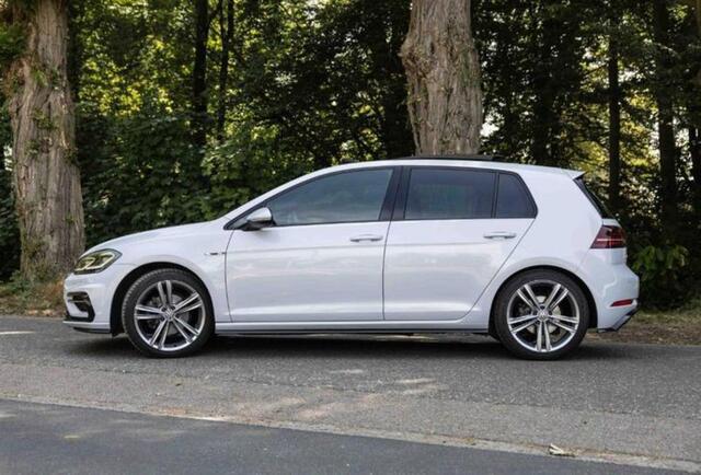 Volkswagen GOLF 1.5 TSI Highline Business R ,PANORAMDAK , BOEKJES,NAP EN ONDERHOUDSHISTORIE