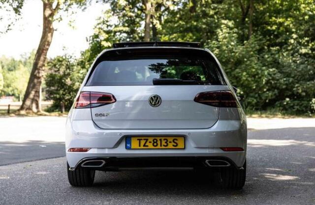 Volkswagen GOLF 1.5 TSI Highline Business R ,PANORAMDAK , BOEKJES,NAP EN ONDERHOUDSHISTORIE