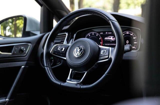 Volkswagen GOLF 1.5 TSI Highline Business R ,PANORAMDAK , BOEKJES,NAP EN ONDERHOUDSHISTORIE