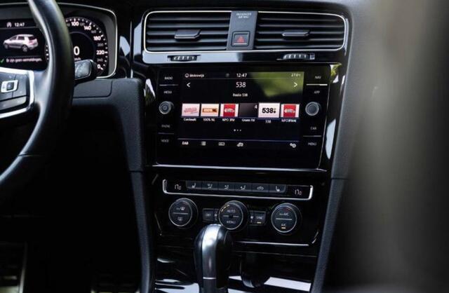 Volkswagen GOLF 1.5 TSI Highline Business R ,PANORAMDAK , BOEKJES,NAP EN ONDERHOUDSHISTORIE