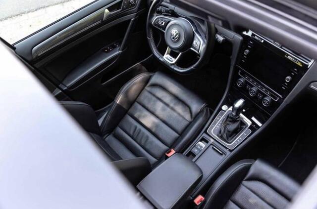 Volkswagen GOLF 1.5 TSI Highline Business R ,PANORAMDAK , BOEKJES,NAP EN ONDERHOUDSHISTORIE