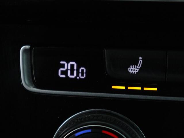 Volkswagen GOLF 2.0 TSI GTI Performance | Panoramadak | Adaptive Cruise | Stoelverwarming | Camera | Keyless | Virtual Cockpit | Carplay