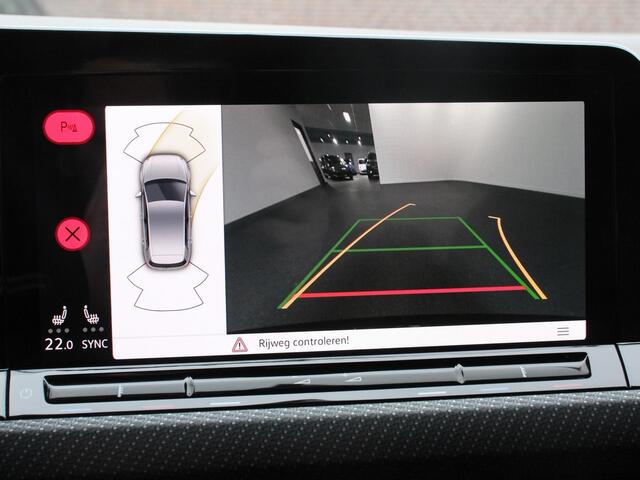 Volkswagen GOLF 1.5 eTSI R-Line | Climate Control | Apple carplay/ Andriod Auto | Achteruitrij camera | Parkeersensoren | Sfeerverlichting | Lichtmetalen velgen | Led lampen