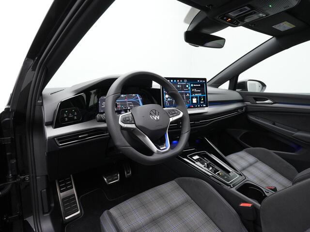 Volkswagen GOLF 1.5 eHybrid 272 pk GTE | Panoramadak | Head-up display | IQ Light | Stuur-/stoelverwarming | Achteruitrijcamera