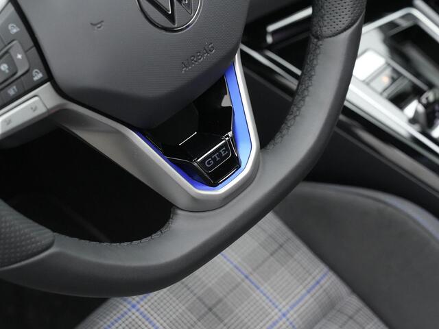 Volkswagen GOLF 1.5 eHybrid 272 pk GTE | Panoramadak | Head-up display | IQ Light | Stuur-/stoelverwarming | Achteruitrijcamera