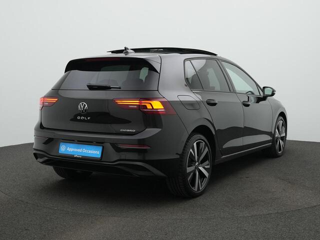 Volkswagen GOLF 1.5 eHybrid 204 pk Life Edition | Panoramadak | Stuur-/stoelverwarming | Achteruitrijcamera