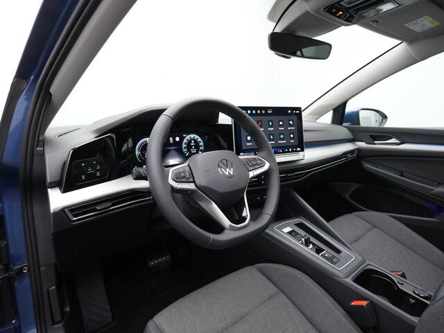 Volkswagen GOLF 1.5 eHybrid 204 pk Life Edition | Panoramadak | Stuur-/stoelverwarming | Achteruitrijcamera | Adaptive Cruise | Keyless Entry