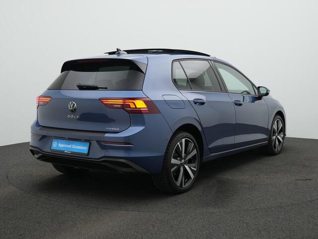 Volkswagen GOLF 1.5 eHybrid 204 pk Life Edition | Panoramadak | Stuur-/stoelverwarming | Achteruitrijcamera | Adaptive Cruise | Keyless Entry