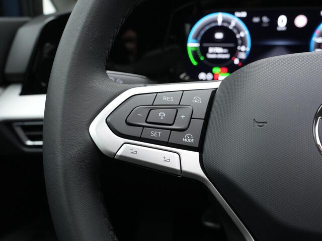 Volkswagen GOLF 1.5 eHybrid 204 pk Life Edition | Panoramadak | Stuur-/stoelverwarming | Achteruitrijcamera | Adaptive Cruise | Keyless Entry