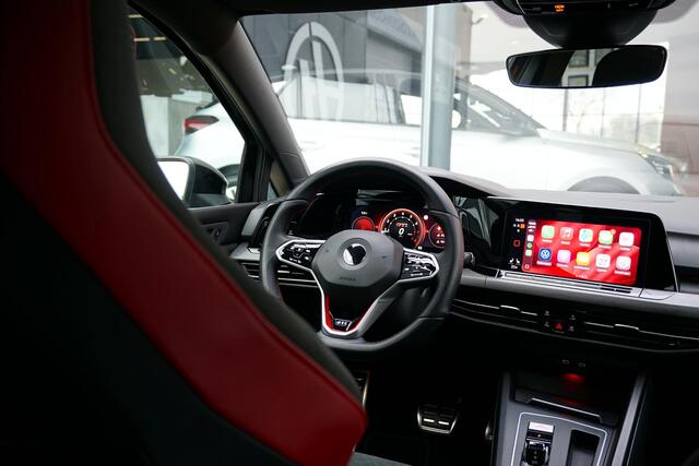 Volkswagen GOLF 2.0 TSI GTI Clubsport 300PK + PANORAMADAK / STUURVERWARMING / 19"