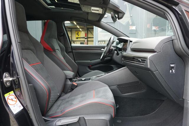 Volkswagen GOLF 2.0 TSI GTI Clubsport 300PK + PANORAMADAK / STUURVERWARMING / 19"