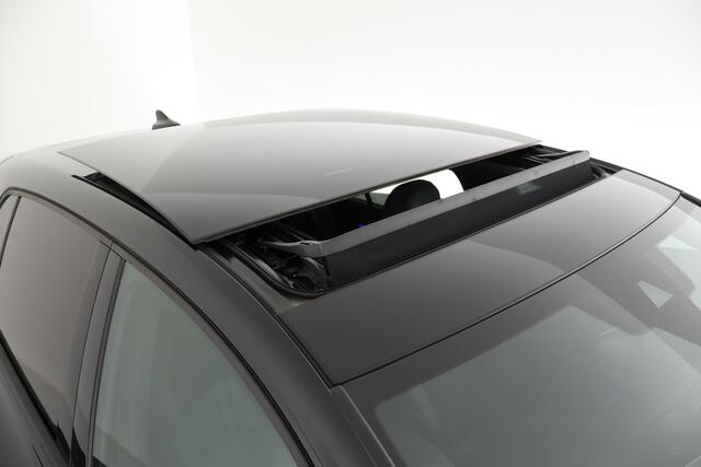 Volkswagen GOLF 1.5 eTSI 150pk DSG R-Line Edition Camera Panoramadak Keyless Virtual Cockpit Navigatie