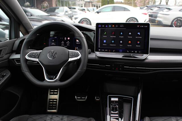 Volkswagen GOLF 1.5 eTSI R-Line Edition / Trekhaak / Panoramadak / 360Camera / Keyless / Matrix LED / 18'' / CarPlay / Stoelverwarming / DAB / ACC
