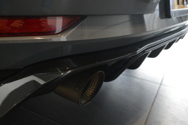 Volkswagen GOLF 2.0 TSI GTI TCR Akrapovic pano camera 19 inch 290 pk !!