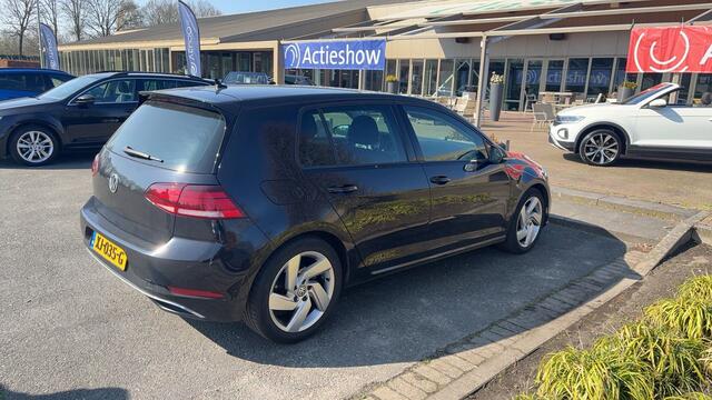 Volkswagen GOLF 1.5 TSI 130pk Comfortline / Navigatie / Parkeersensoren
