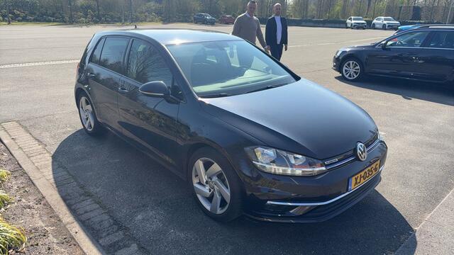 Volkswagen GOLF 1.5 TSI 130pk Comfortline / Navigatie / Parkeersensoren