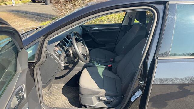 Volkswagen GOLF 1.5 TSI 130pk Comfortline / Navigatie / Parkeersensoren