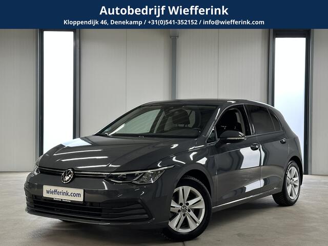 Volkswagen GOLF 1.5 TSI Life 150 pk | Navi | PDC | Winter pakket | Trekhaak |