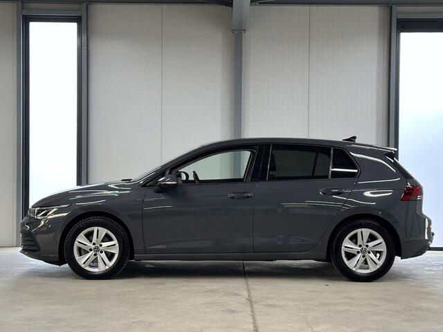 Volkswagen GOLF 1.5 TSI Life 150 pk | Navi | PDC | Winter pakket | Trekhaak |