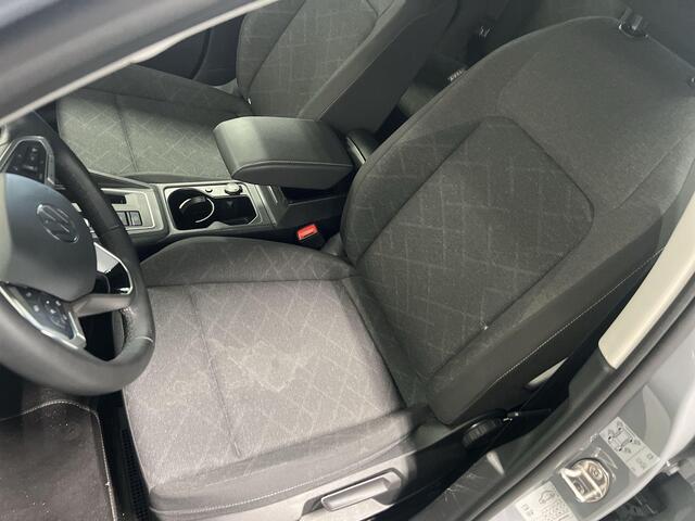 Volkswagen GOLF 1.0 eTSI 110pk DSG Life · Camera · Apple/Android Car Play · Navigatie · P-Sensoren · Sfeerverlichting · 16'' Inch · Garantie t/m 06-02-2028 of 100.000km