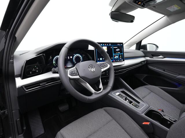 Volkswagen GOLF 1.5 eHybrid 204 pk Life Edition | Panoramadak | Stuur-/stoelverwarming | Achteruitrijcamera | Adaptive Cruise