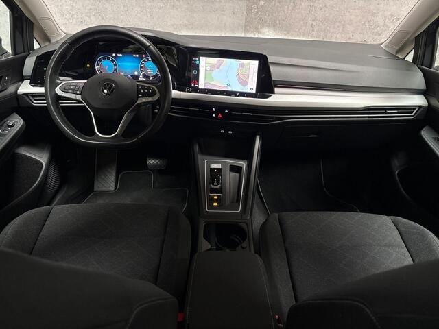 Volkswagen GOLF 1.5 eTSI Sport Automaat (APPLE CARPLAY, 4 CILINDER, GROOT NAVI, STUUR/STOELVERWARMING, CAMERA, SPORTSTOELEN, KEYLESS, PARKEERSENSOREN, NIEUWSTAAT)