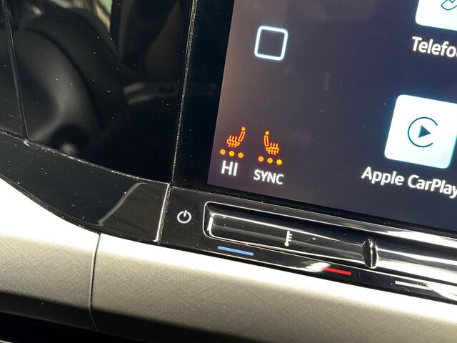 Volkswagen GOLF 1.5 eTSI Sport Automaat (APPLE CARPLAY, 4 CILINDER, GROOT NAVI, STUUR/STOELVERWARMING, CAMERA, SPORTSTOELEN, KEYLESS, PARKEERSENSOREN, NIEUWSTAAT)