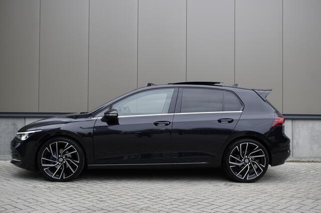 Volkswagen GOLF 1.5 eTSI R-Line | Pano | Memorie stoelen | 19 inch | Sfeer |
